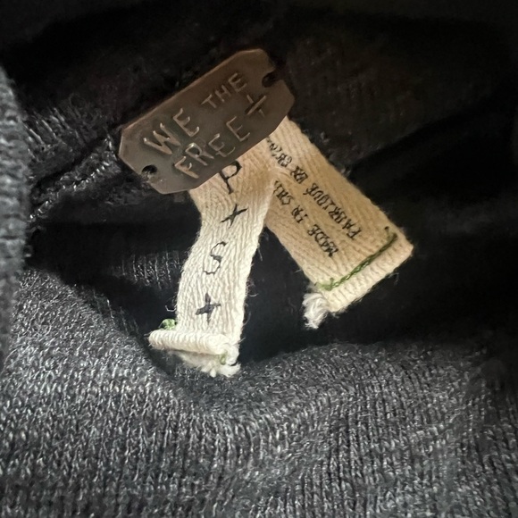 We the Free Urban Outfitters In Mediumish Size - Picture 2 of 2